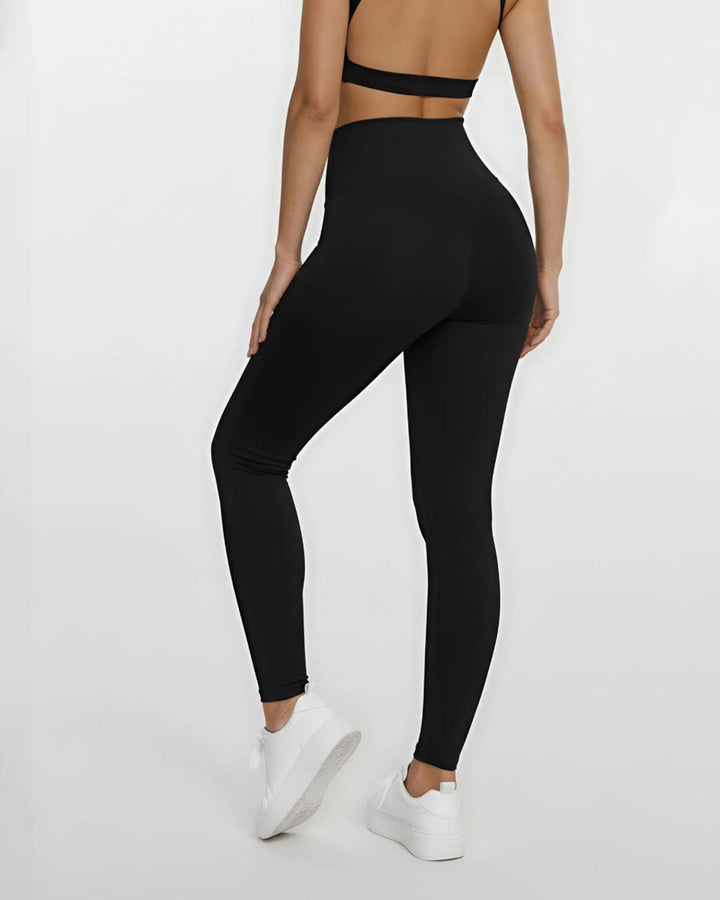 Elegantne Helanke sa V-rezom