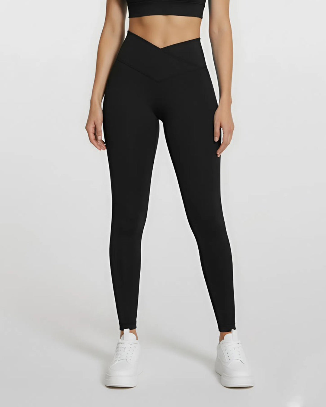 Elegantne helanke sa V-rezom u crnoj boji